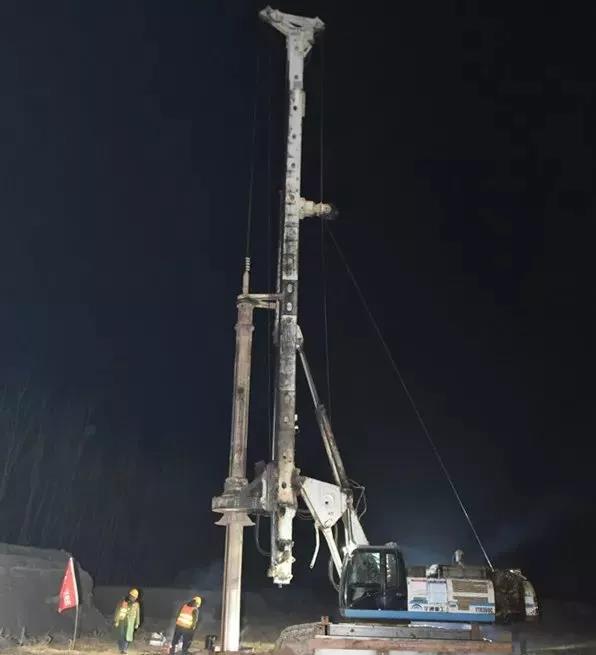 百乐博旋挖打下雄安站第一桩