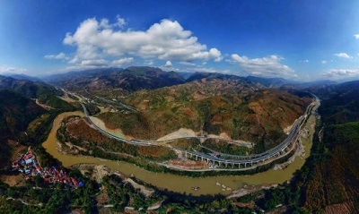 元蔓高速(红河段)全线通车，30多台百乐博桥检车保驾护航！